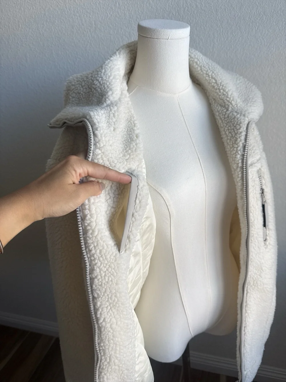 Cozy Women's Ivory Sherpa Zip-Front Jacket